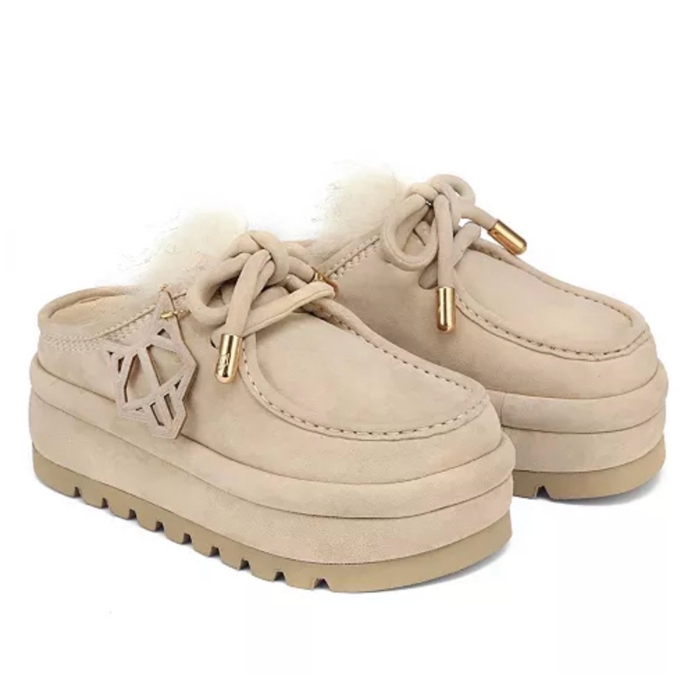 Naked Wolfe slip on